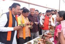 बस्तर पंडुम अंतर्गत बस्तर और बकावंड में लोक संस्कृति के महापर्व में मांदर की थाप पर थिरके कलाकार बस्तर पंडुम अंतर्गत बस्तर और बकावंड में लोक संस्कृति के महापर्व में मांदर की थाप पर थिरके कलाकार