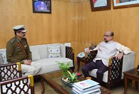 111 - Copy राज्यपाल डेका से नवनियुक्त पुलिस कमिश्नर शुक्ला ने की सौजन्य भेंट
