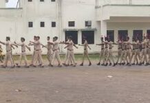 कवर्धा : पीजी कॉलेज मैदान कवर्धा में किया गया गणतंत्र दिवस समारोह का अंतिम रिहर्सल कवर्धा : पीजी कॉलेज मैदान कवर्धा में किया गया गणतंत्र दिवस समारोह का अंतिम रिहर्सल