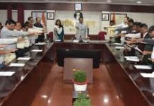 लोकभवन के अधिकारियों एवं कर्मचारियों ने ली राष्ट्रीय मतदाता दिवस की शपथ लोकभवन के अधिकारियों एवं कर्मचारियों ने ली राष्ट्रीय मतदाता दिवस की शपथ