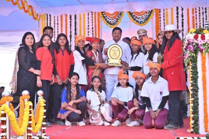 गरियाबंद जिले में हर्षाेल्लास के साथ मनाया गया गणतंत्र दिवस