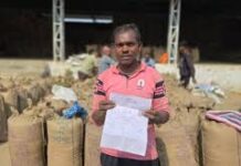 डिजिटल तकनीक से धान विक्रय हुआ आसान, किसान ज्योति प्रकाश ने घर बैठे काटा टोकन डिजिटल तकनीक से धान विक्रय हुआ आसान, किसान ज्योति प्रकाश ने घर बैठे काटा टोकन