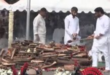 डिप्टी CM पवार का अंतिम संस्कार : पंचतत्व में विलीन अजित, पार्थ और जय ने दी मुखाग्नि डिप्टी CM पवार का अंतिम संस्कार : पंचतत्व में विलीन अजित, पार्थ और जय ने दी मुखाग्नि