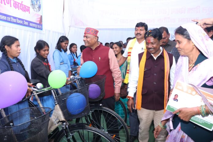 वन मंत्री केदार कश्यप ने छोटेडोंगर में 6 करोड़ 3 लाख 97 हजार रूपए के कार्यों का किया भूमिपूजन