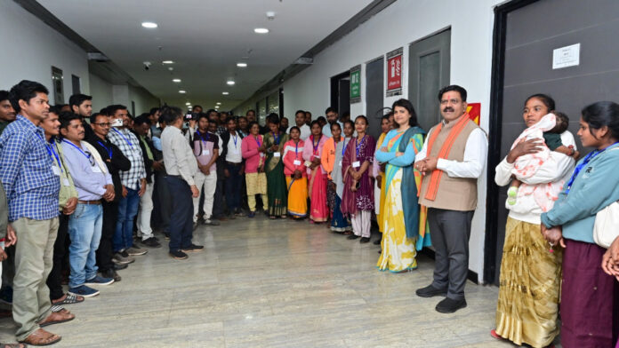 111 - Copy सुकमा जिले के ग्राम पंचायत प्रतिनिधियों से उपमुख्यमंत्री विजय शर्मा ने की मुलाकात