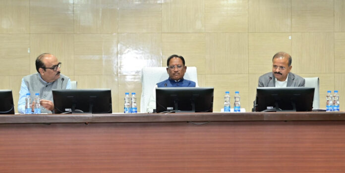 मुख्यमंत्री विष्णु देव साय बस्तर अंचल के समग्र विकास पर केंद्रित ले रहे हैं उच्च स्तरीय समीक्षा बैठक