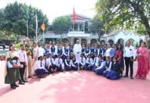 स्कूल के विद्यार्थियों ने देखा लोकभवन स्कूल के विद्यार्थियों ने देखा लोकभवन