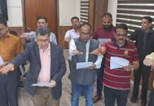 स्वास्थ्य भवन में राष्ट्रीय मतदाता दिवस पर ली गई मतदान के प्रति प्रतिबद्धता की शपथ स्वास्थ्य भवन में राष्ट्रीय मतदाता दिवस पर ली गई मतदान के प्रति प्रतिबद्धता की शपथ