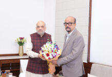 राज्यपाल रमेन डेका ने गृह मंत्री अमित शाह से सौजन्य भेंट की राज्यपाल रमेन डेका ने गृह मंत्री अमित शाह से सौजन्य भेंट की