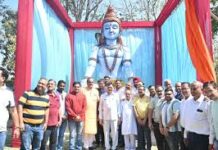 18 फीट ऊंचे शिव प्रतिमा का उद्योग मंत्री लखन लाल देवांगन ने पूजन अर्चना कर किया अनावरण, विभिन्न धार्मिक अनुष्ठानों में हुए सम्मिलित 18 फीट ऊंचे शिव प्रतिमा का उद्योग मंत्री लखन लाल देवांगन ने पूजन अर्चना कर किया अनावरण, विभिन्न धार्मिक अनुष्ठानों में हुए सम्मिलित