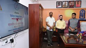 111 - Copy राजस्व मंत्री टंक राम वर्मा ने नागरिकों के हितों से जुड़ी भू-अभिलेख पुस्तकों का किया विमोचन