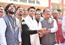 अत्याधुनिक सुविधाओं से लैस है अंतरिक्ष केन्द्र : मुख्यमंत्री साय और शुक्ला ने बच्चों द्वारा तैयार रॉकेट का किया सफल प्रक्षेपण अत्याधुनिक सुविधाओं से लैस है अंतरिक्ष केन्द्र : मुख्यमंत्री साय और शुक्ला ने बच्चों द्वारा तैयार रॉकेट का किया सफल प्रक्षेपण