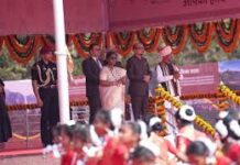 अबूझमाड़ का गौरव: मल्लखंब के नन्हे वीरों ने राष्ट्रपति के समक्ष दिखाई अद्भुत कला अबूझमाड़ का गौरव: मल्लखंब के नन्हे वीरों ने राष्ट्रपति के समक्ष दिखाई अद्भुत कला