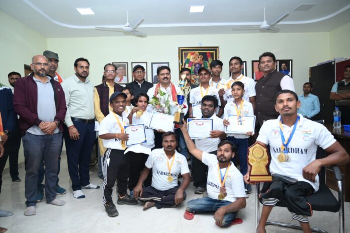 उप मुख्यमंत्री विजय शर्मा से उत्कृष्ट प्रदर्शन करने वाले खिलाड़ियों ने की सौजन्य मुलाकात