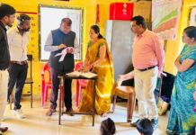 सुकमा कलेक्टर ने दोरनापाल में योजनाओं की स्थिति देखी सुकमा कलेक्टर ने दोरनापाल में योजनाओं की स्थिति देखी