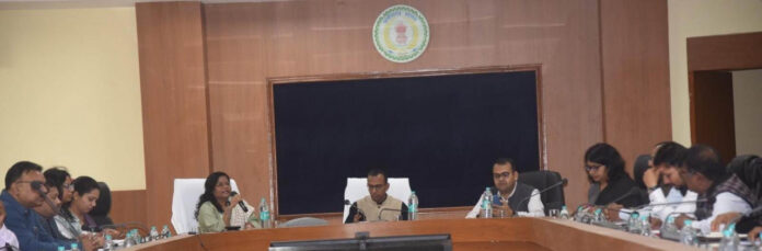 2 सुशासन को नई दिशा: सरगुजा में संभाग स्तरीय कर्मयोगी प्रशिक्षण सम्पन्न