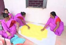 इस बार प्राकृतिक रंगों से रंगीन होगी होली : स्व सहायता समूह की महिलाएं कर रही है प्राकृतिक गुलाल का निर्माण इस बार प्राकृतिक रंगों से रंगीन होगी होली : स्व सहायता समूह की महिलाएं कर रही है प्राकृतिक गुलाल का निर्माण