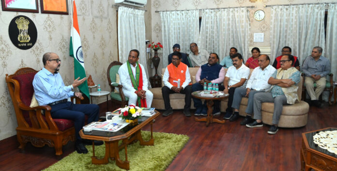 राज्यपाल डेका से छत्तीसगढ़ रेडक्रॉस सोसायटी की नवगठित प्रबंध समिति ने की सौजन्य भेंट