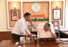 पर्यटन एवं संस्कृति मंत्री राजेश अग्रवाल के निज सहायक कौस्तुभ पांडेय को डॉ. सी.वी. रमन विश्वविद्यालय से पीएचडी की उपाधि रायपुर, 28 फरवरी 2026 : प्रदेश के पर्यटन एवं संस्कृति मंत्री राजेश अग्रवाल के निज सहायक कौस्तुभ पांडेय को डॉ. सी.वी. रमन विश्वविद्यालय से