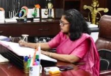 कोंडागांव : कलेक्टर ने अपने बच्चों के जन्मदिन पर बेलोतीपारा स्कूल में कराया न्योता भोज कोंडागांव : कलेक्टर ने अपने बच्चों के जन्मदिन पर बेलोतीपारा स्कूल में कराया न्योता भोज