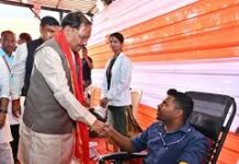 जन्मदिन पर सेवा का संदेश: मुख्यमंत्री साय ने जन्मदिन पर रक्तदान शिविर का किया शुभारंभ जन्मदिन पर सेवा का संदेश: मुख्यमंत्री साय ने जन्मदिन पर रक्तदान शिविर का किया शुभारंभ