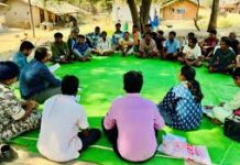 मिशन कनेक्ट से सुकमा में सुदृढ़ हुआ जनविश्वास : इमली के पेड़ तले सजी चौपाल मिशन कनेक्ट से सुकमा में सुदृढ़ हुआ जनविश्वास : इमली के पेड़ तले सजी चौपाल