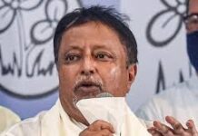 पूर्व रेल मंत्री मुकुल रॉय का 71 वर्ष की उम्र में दिल का दौरा पड़ने से निधन पूर्व रेल मंत्री मुकुल रॉय का 71 वर्ष की उम्र में दिल का दौरा पड़ने से निधन