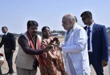 केन्द्रीय गृह मंत्री अमित शाह का जगदलपुर के मां दंतेश्वरी एयरपोर्ट में आत्मीय स्वागत केन्द्रीय गृह मंत्री अमित शाह का जगदलपुर के मां दंतेश्वरी एयरपोर्ट में आत्मीय स्वागत