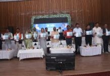 सूरजपुर : जल संचय- जन भागीदारी से जनजागरूकता की ओर विषयों को लेकर आयोजित किया गया कार्यशाला सूरजपुर : जल संचय- जन भागीदारी से जनजागरूकता की ओर विषयों को लेकर आयोजित किया गया कार्यशाला