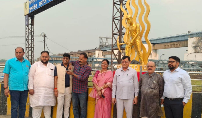 उद्योग मंत्री ने कोलमैन की प्रतिमा का किया अनावरण