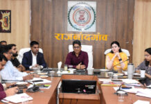 प्रभारी सचिव ने जिला अधिकारियों की समीक्षा बैठक ली प्रभारी सचिव ने जिला अधिकारियों की समीक्षा बैठक ली