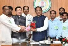 फुले-नकुल-अम्बेडकर जयंती मेला महोत्सव के लिए मुख्यमंत्री को मिला आमंत्रण फुले-नकुल-अम्बेडकर जयंती मेला महोत्सव के लिए मुख्यमंत्री को मिला आमंत्रण