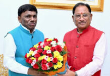 मुख्यमंत्री विष्णु देव साय से गोवा के खेल एवं जनजातीय कल्याण मंत्री रमेश तावड़कर की सौजन्य भेंट मुख्यमंत्री विष्णु देव साय से गोवा के खेल एवं जनजातीय कल्याण मंत्री रमेश तावड़कर की सौजन्य भेंट