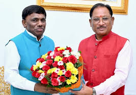 download (1) मुख्यमंत्री विष्णु देव साय से गोवा के खेल एवं जनजातीय कल्याण मंत्री रमेश तावड़कर की सौजन्य भेंट