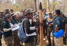 प्रशिक्षु आईएफएस अधिकारियों ने लघु वनोपजों से उत्पाद बनाने की प्रक्रिया देखी प्रशिक्षु आईएफएस अधिकारियों ने लघु वनोपजों से उत्पाद बनाने की प्रक्रिया देखी