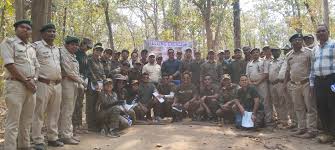 download (2) प्रशिक्षु आईएफएस अधिकारियों ने लघु वनोपजों से उत्पाद बनाने की प्रक्रिया देखी