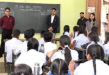 प्रभारी सचिव अविनाश चंपावत ने पीएम स्कूल डोंगरगढ़ का किया निरीक्षण प्रभारी सचिव अविनाश चंपावत ने पीएम स्कूल डोंगरगढ़ का किया निरीक्षण