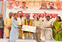 शासन श्रमिकों के मेहनत की कीमत समझती है, उन्हें योजनाओं का लाभ दे रही है : सांसद भोजराज नाग शासन श्रमिकों के मेहनत की कीमत समझती है, उन्हें योजनाओं का लाभ दे रही है : सांसद भोजराज नाग