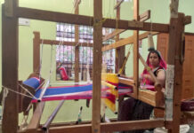 हाथ करघे से कमाई तक- ग्राम नारी की महिलाओं की सफलता का राज हाथ करघे से कमाई तक- ग्राम नारी की महिलाओं की सफलता का राज