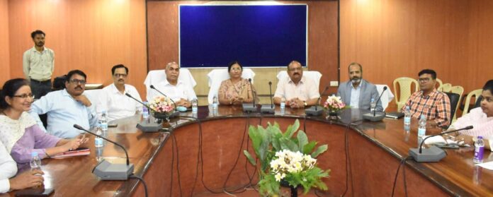 2 कृषि महाविद्यालय, रायपुर में उज़्बेकिस्तान यात्रा पर आधारित...अंतरराष्ट्रीय अवसरों हेतु संगोष्ठी आयोजित