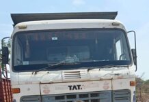 अवैध खनन के मामले में हाईवा और जेसीबी जब्त अवैध खनन के मामले में हाईवा और जेसीबी जब्त