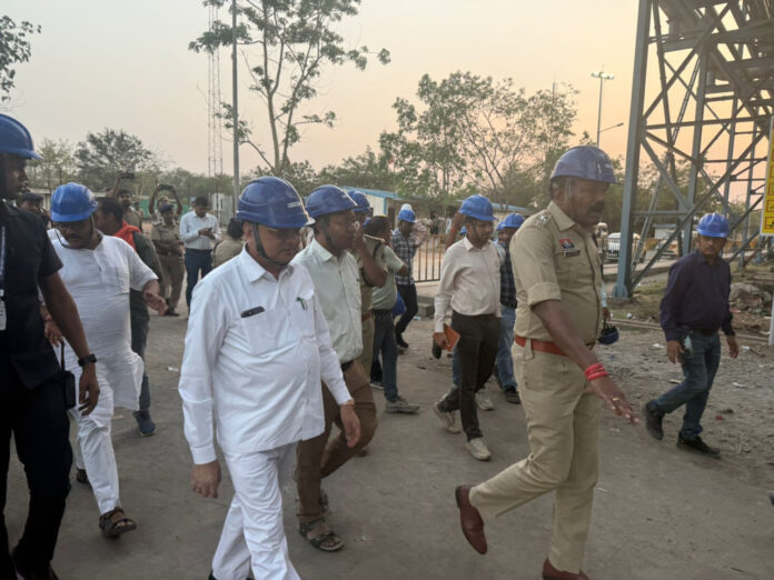 2 उद्योग एवं सार्वजनिक उपक्रम मंत्री लखनलाल देवांगन ने किया वेदांता पावर प्लांट के घटनास्थल का निरीक्षण