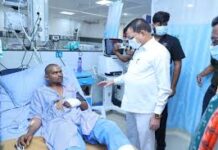 सिंघीतराई प्लांट हादसा : कैबिनेट मंत्री लखन लाल देवांगन ने घायलों का जाना हालचाल, बेहतर उपचार के दिए निर्देश सिंघीतराई प्लांट हादसा : कैबिनेट मंत्री लखन लाल देवांगन ने घायलों का जाना हालचाल, बेहतर उपचार के दिए निर्देश