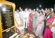 ट्रेफिक सिंग्नल में प्रतीक्षा करने वालों को अब तेज धूप व बारिश में नहीं होगी परेशानी चौक.चौराहों में बनेंगे प्रतीक्षा शेड ट्रेफिक सिंग्नल में प्रतीक्षा करने वालों को अब तेज धूप व बारिश में नहीं होगी परेशानी चौक.चौराहों में बनेंगे प्रतीक्षा शेड