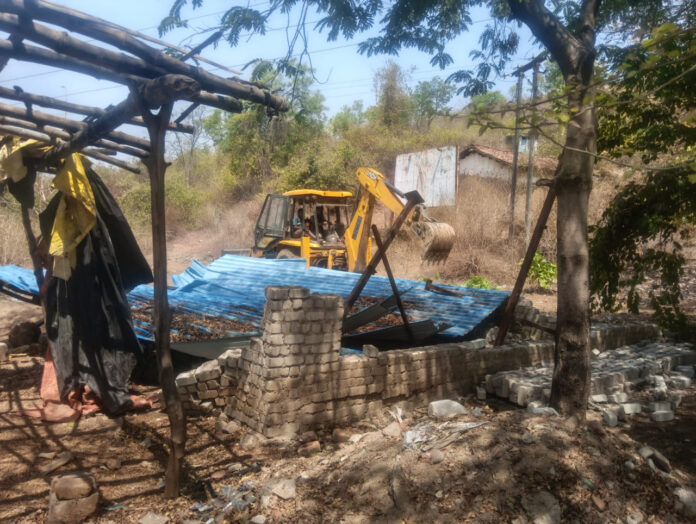 अवैध अतिक्रमण पर छत्तीसगढ़ राज्य वन विकास निगम की सख्त कार्रवाई