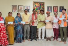 उप मुख्यमंत्री विजय शर्मा के विशेष प्रयासों से कबीरधाम के 872 जरूरतमंदों को मिली आर्थिक सहायता उप मुख्यमंत्री विजय शर्मा के विशेष प्रयासों से कबीरधाम के 872 जरूरतमंदों को मिली आर्थिक सहायता