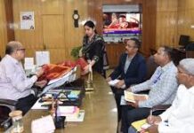 राज्यपाल ने कोसा वस्त्रों के नवाचार और बुनकरों के आर्थिक सशक्तिकरण पर दिया जोर राज्यपाल ने कोसा वस्त्रों के नवाचार और बुनकरों के आर्थिक सशक्तिकरण पर दिया जोर