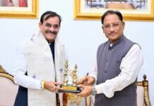 मुख्यमंत्री से सांसद विष्णु दत्त शर्मा ने की सौजन्य मुलाकात मुख्यमंत्री से सांसद विष्णु दत्त शर्मा ने की सौजन्य मुलाकात