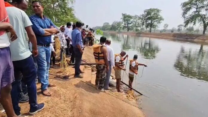 तेज रफ्तार पानी में बह गई बाप,बेटी