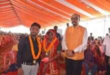 सामूहिक विवाह कार्यक्रम में शामिल हुए राज्यपाल…नवविवाहित जोड़ों को प्रदान किया आशीर्वाद सामूहिक विवाह कार्यक्रम में शामिल हुए राज्यपाल...नवविवाहित जोड़ों को प्रदान किया आशीर्वाद